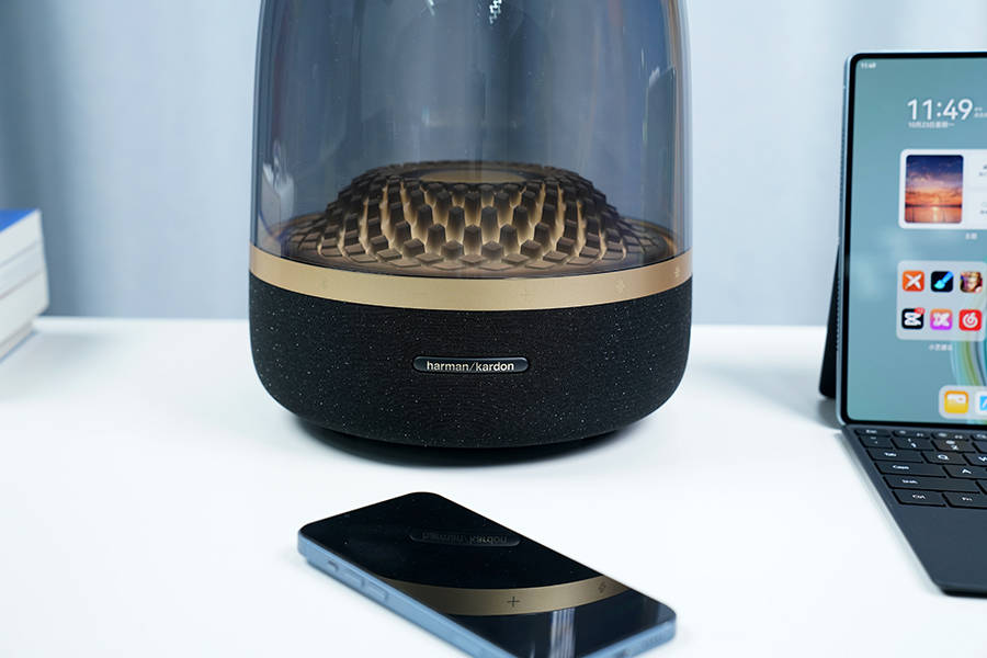 哈曼卡顿黑金典藏版音乐琉璃4评测:轻奢抢眼外观,高低音可调_蓝牙