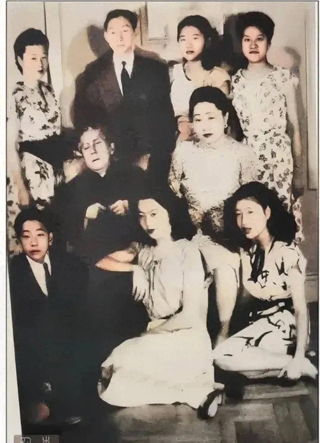 1945年,民国富豪,张静江和五个漂亮的女儿,一张罕见的留影_生活_市场