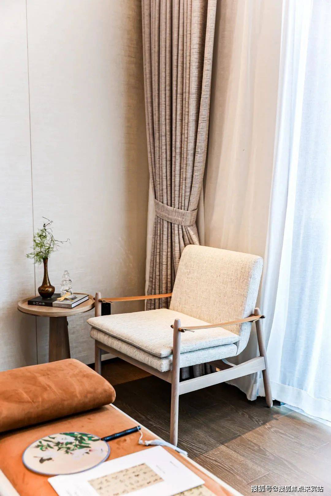 pvc覆膜门和国产一线品牌的强化木地板,使生活更加滋润自在.