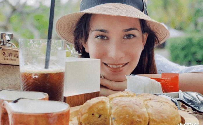 卢靖姗与丈夫韩庚到海边度假,罕见晒时尚照,健美身材太吸睛_网友_照片