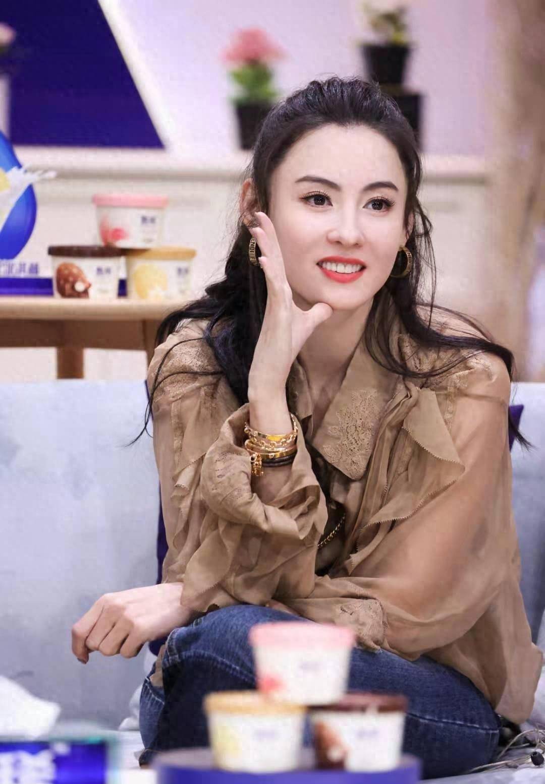 41岁的张柏芝在活动中亮相!