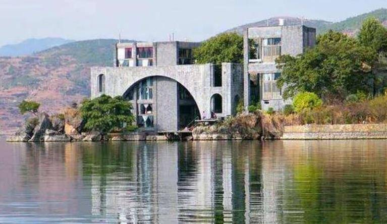 杨丽萍3000万"月亮宫"被封,外表光鲜亮丽,里面不干净_因为_进行_影响