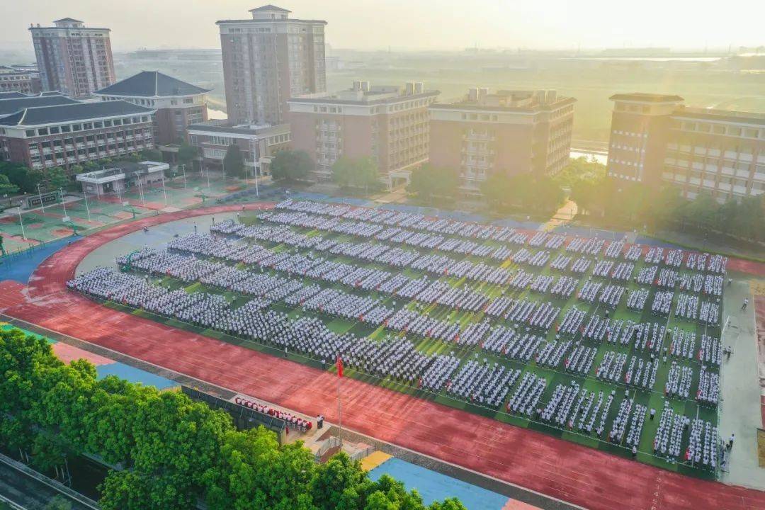 江门广雅学校有电话机吗(江门广雅学校分别有什么班)