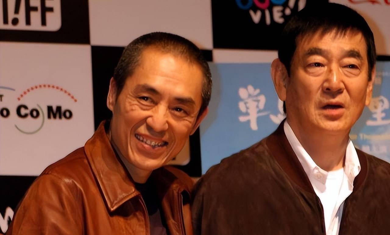 在大师的课堂上,张艺谋还谈到了日本的演员演员高仓健.