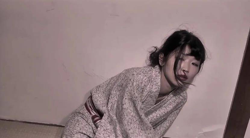 日本电影《屋顶的散步者》,写真女星木岛法子和间宫夕贵本色演绎