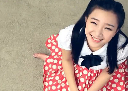 女装大佬穿校服演"鸭子坐",跪下那一刻"蛋"会不会碎一地_小伙子_不