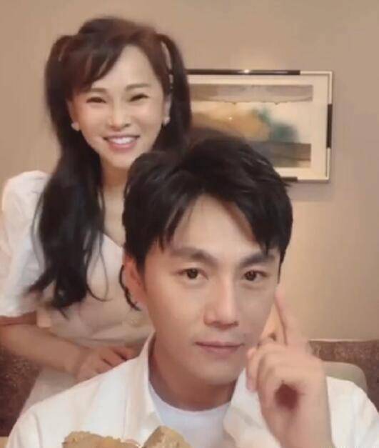 原创            伊能静因回复粉丝拉踩宁静留言再惹争议，把秦昊拉来的好感快败光了