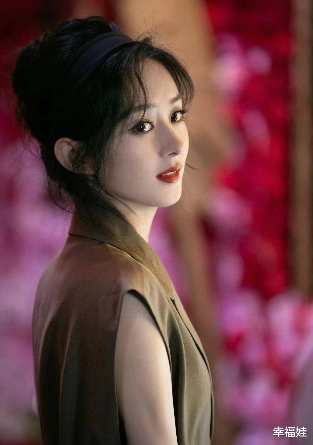 赵丽颖无意间的回眸,惊艳了王一博好久好久_成毅_前辈_善意