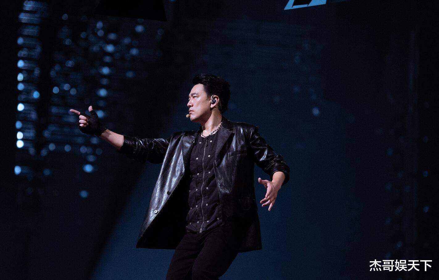 当马晓龙和何展成都到了王耀庆部落之后,大家也看到了,每一次的舞蹈