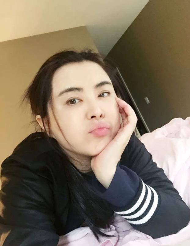 王祖贤真的老了,近照脸部松弛皱纹明显,一代女神悄然谢幕_魅力_不知道