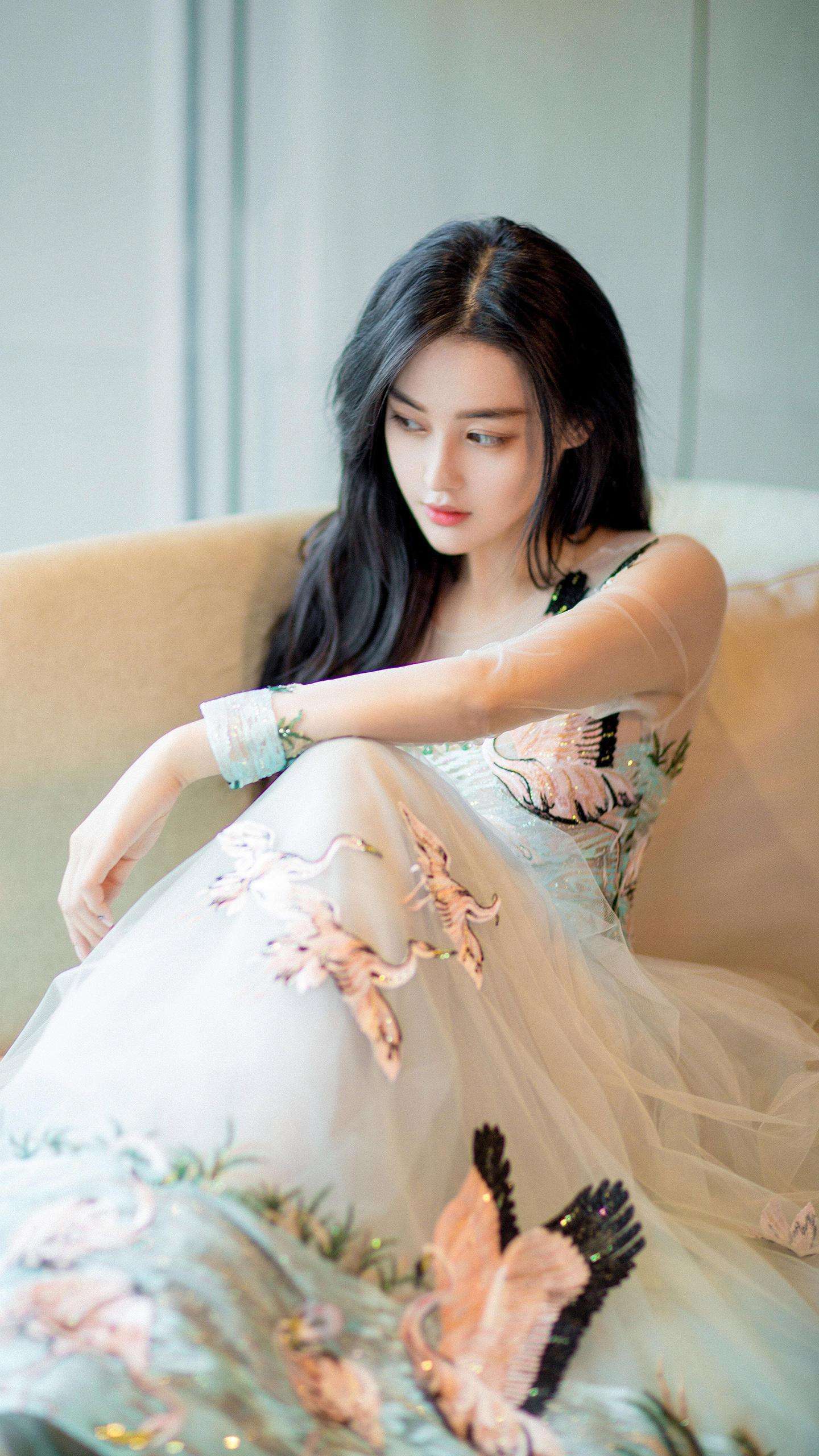 作为一位女演员,张馨予不仅有着出众的外貌和精湛的演技,更重要的是她