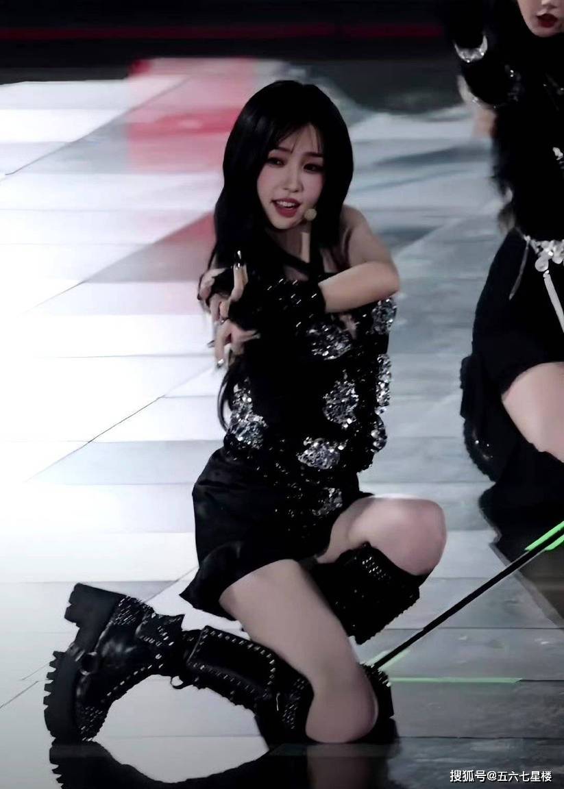 虞书欣现身the9演唱会_舞台_魅力_活力