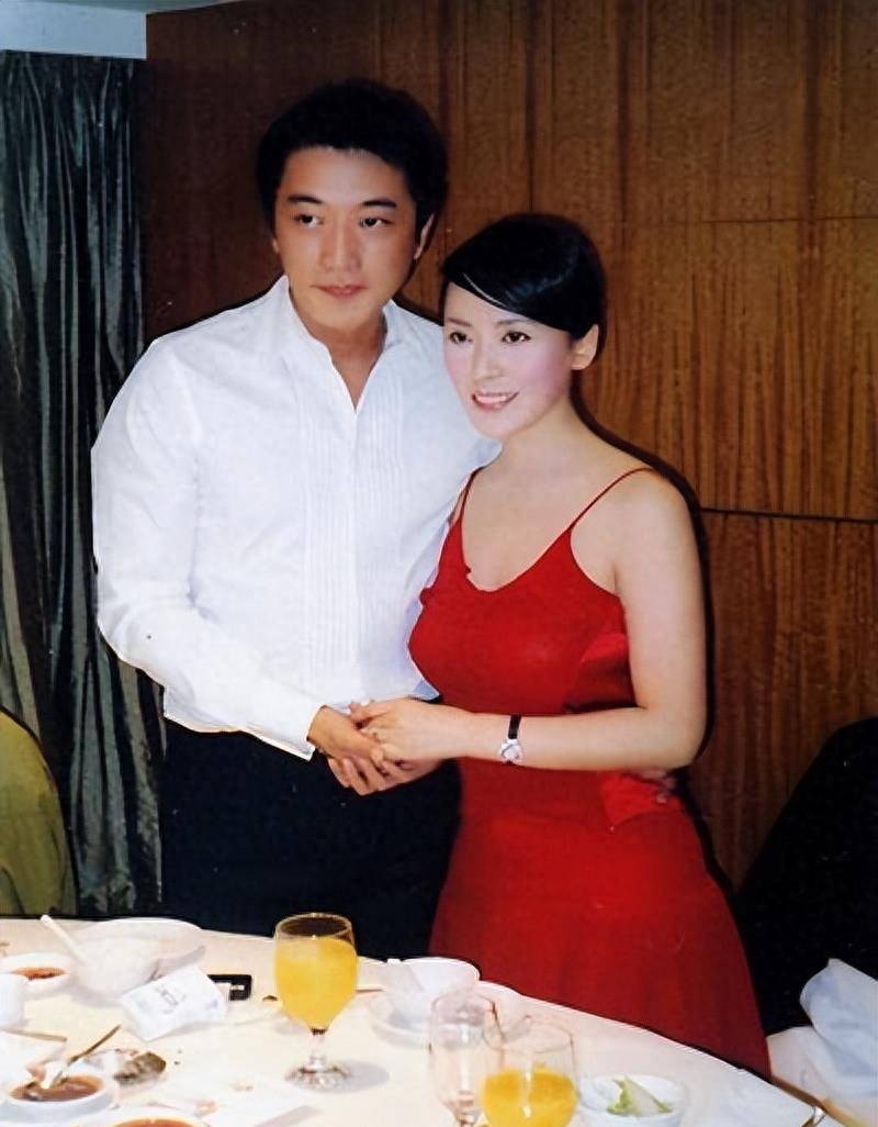 邵峰和老婆图片