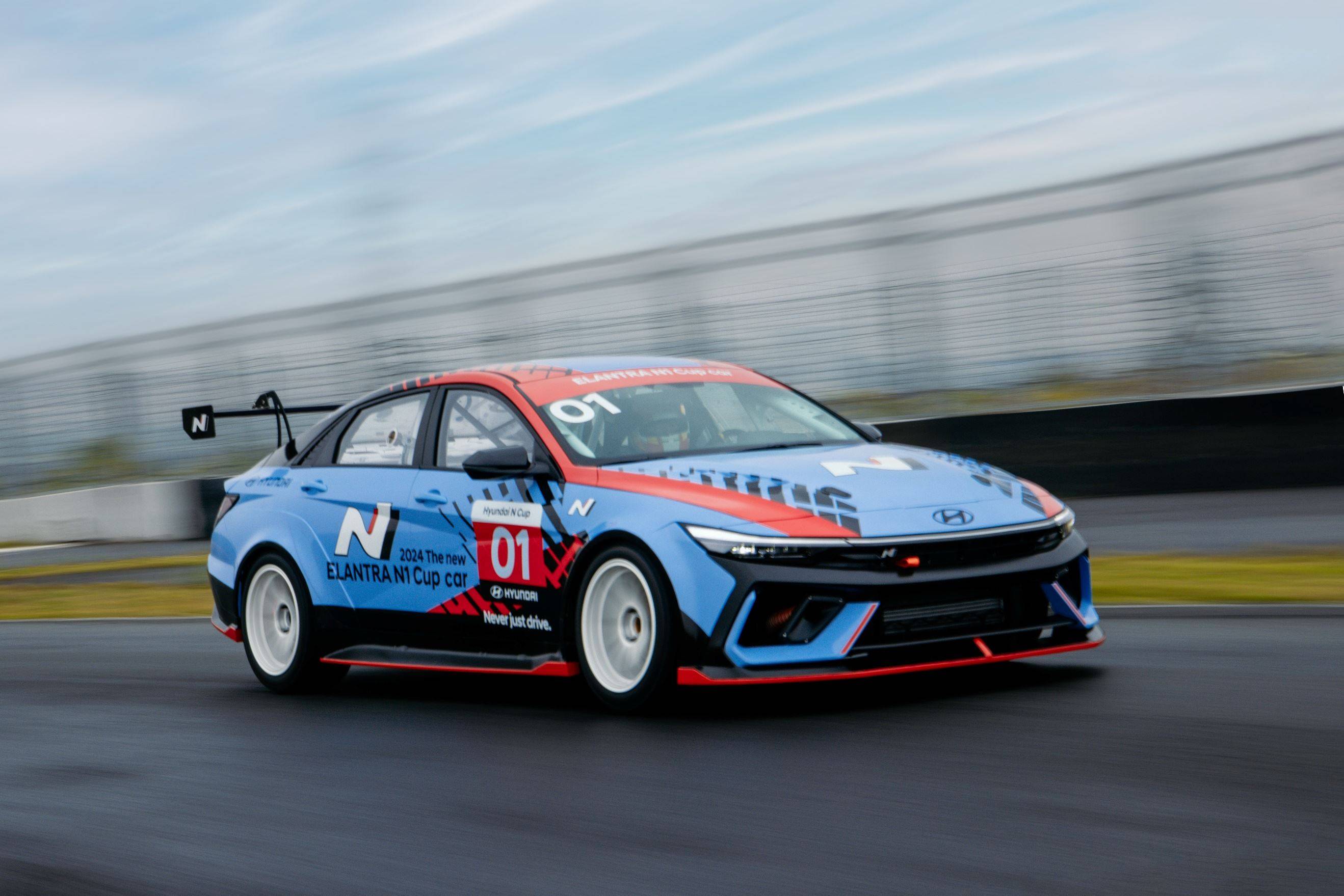 现代汽车亮相全新统规赛赛车—致力于在中国全面推动赛事运动发展