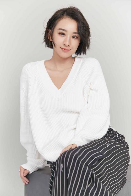 的都市伦理剧《爸爸,我怀了你的孩子》,饰演善良执着的徐韵 ;4月