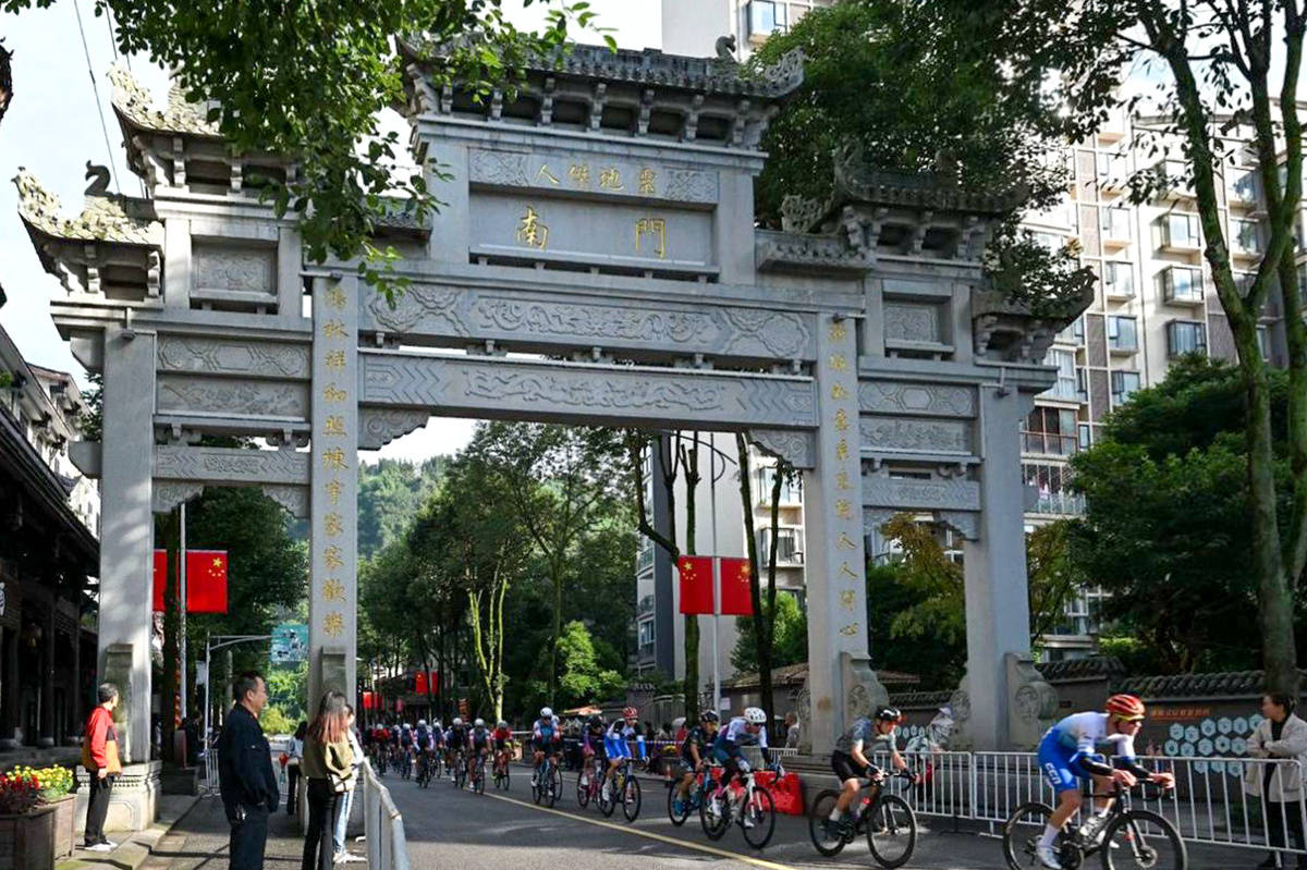 已有2300多年置县史的荥经县,是人文始祖颛顼故里,西汉邓通铸钱旧地