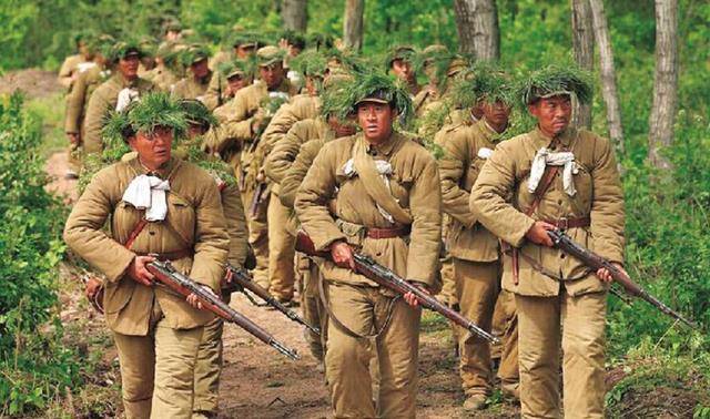 到了天寒地凍的朝鮮,9兵團就換上了志願軍軍服,其實說是志願軍軍服,但