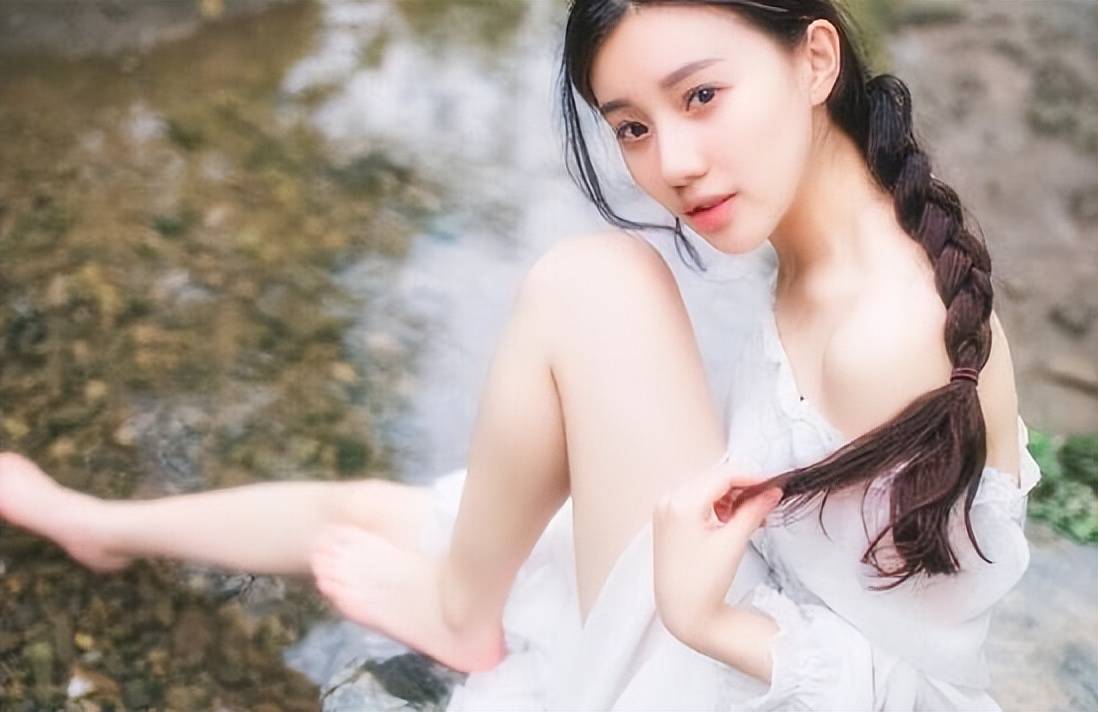 王鹤润演戏甜美妖媚俱全!她肤白貌美大长腿魅力不可小觑