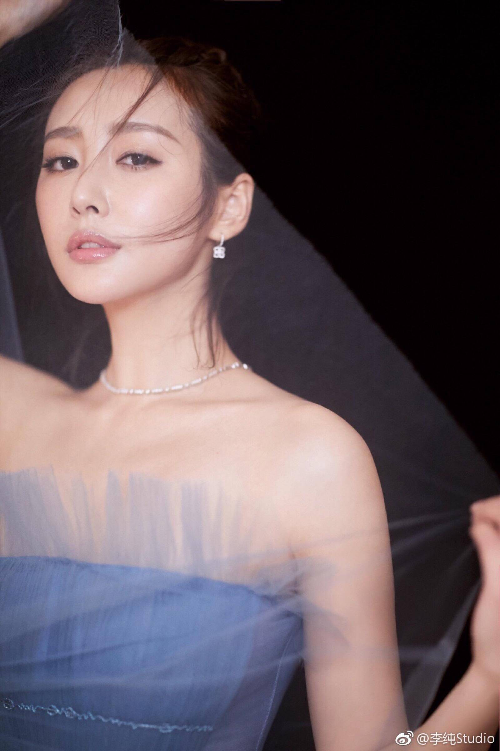 35岁李纯,颜值身材都要人命!_表演_观众_角色