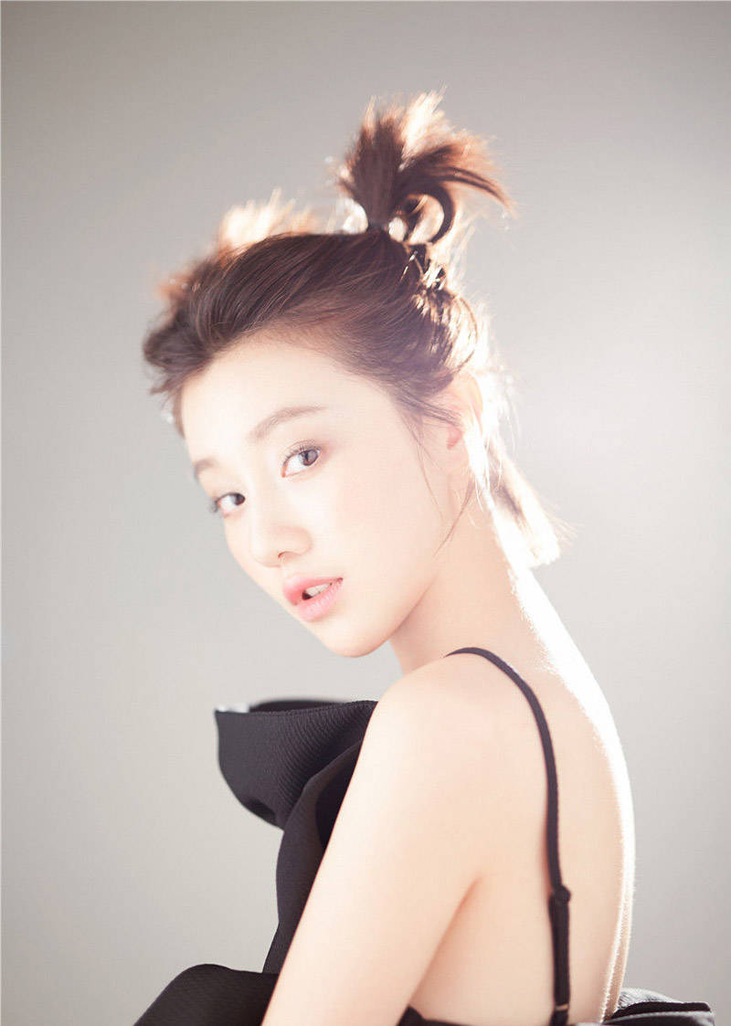 王鹤润演戏甜美妖媚俱全!她肤白貌美大长腿魅力不可小觑