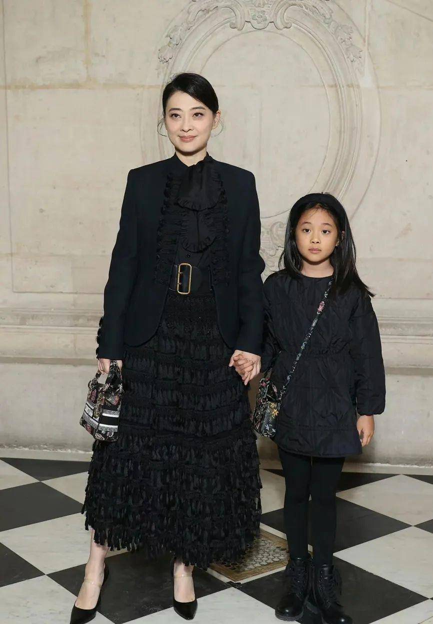 10岁快快和妈共用一张脸,穿亲子装美如姐妹_时尚_衣服_青春