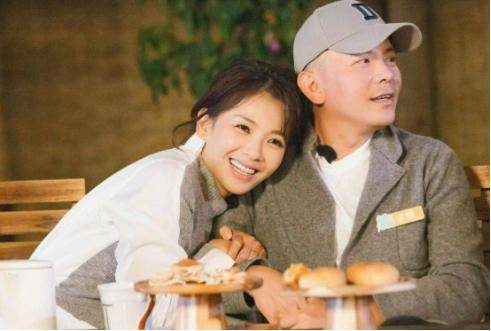 刘涛当众被"公主抱",谁注意到他手部的小动作?