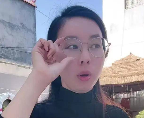 田静再晒郭威带娃为带货做预告,小两口面相变化真明显_直播_姚爸_许妈