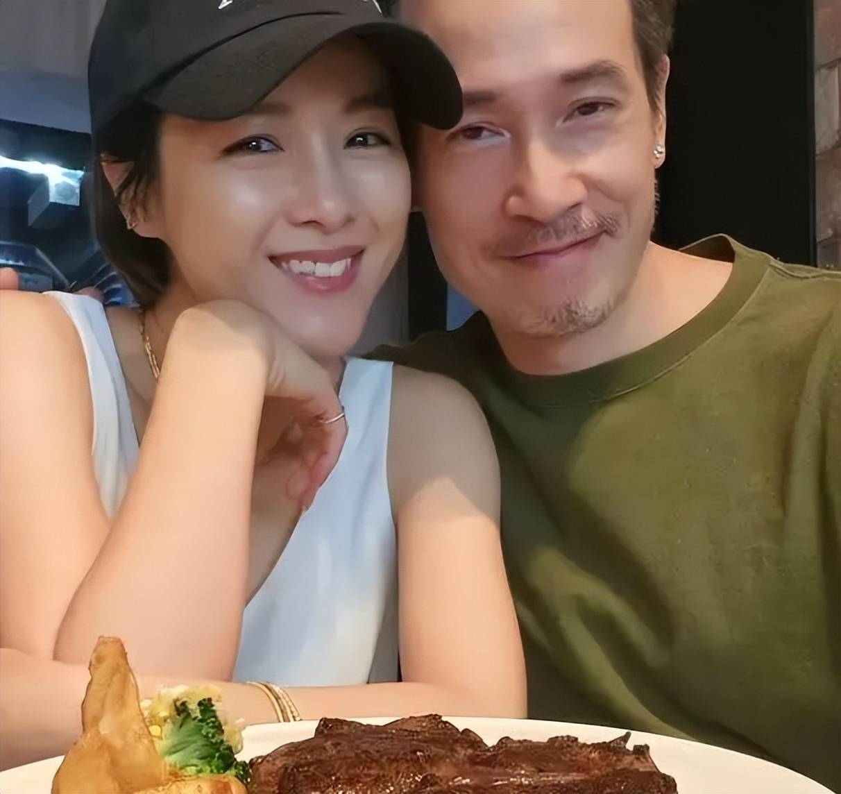 tvb模范夫妻陈豪陈茵媺合作,新剧《罗密欧与祝英台》演情侣_开心_照片
