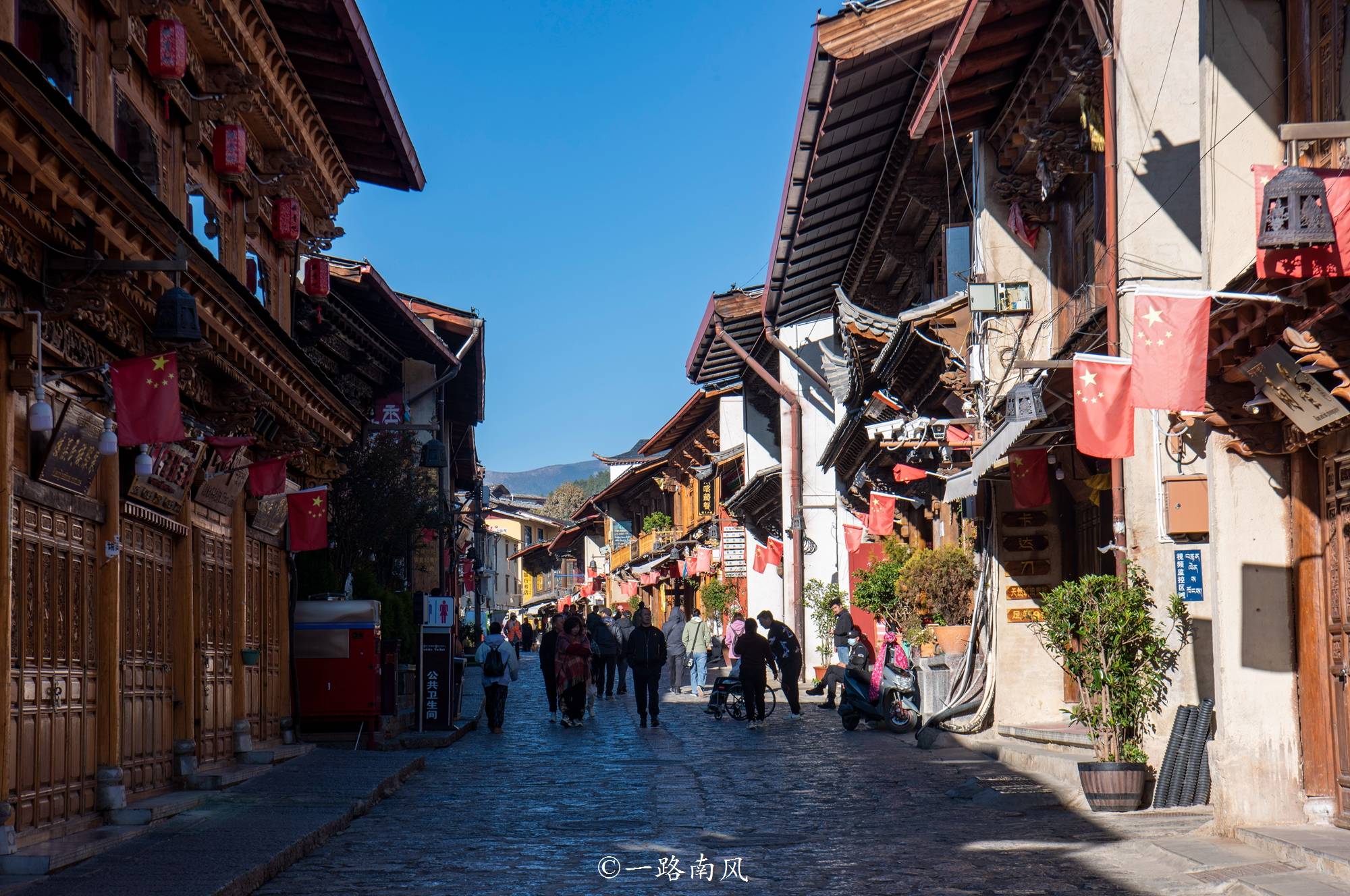 中国最大的藏民居群之一,藏在梦中天堂香格里拉,宛如世外桃源_古城