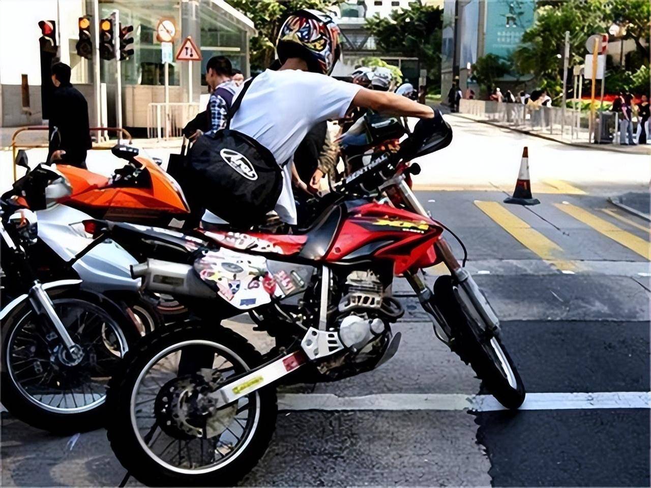 为何许多城市摩托车禁行，而重庆却从来不会？当地人：实力不允许(图6)