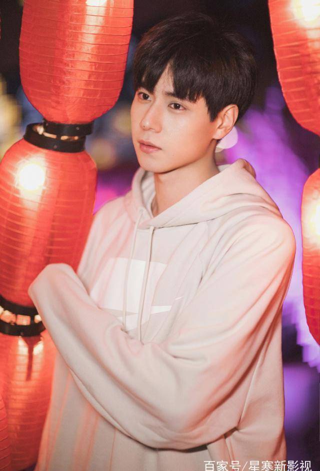 此次除了胡一天的正式杀青,剧中的其他的诸如刘佳,张艺,张逸杰,娜吉玛