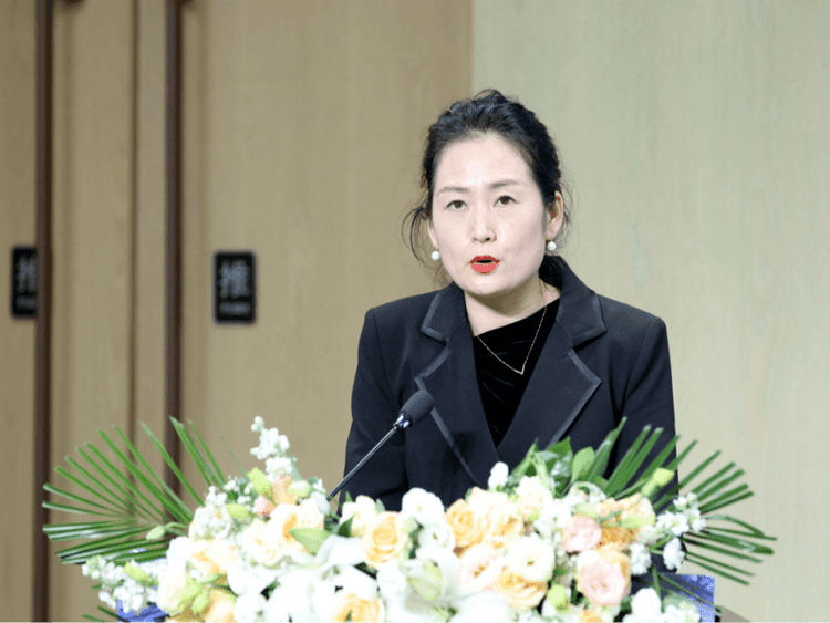 韩娟对前来参加会议的专家,老师和同学表示欢迎和感谢,并介绍了西安