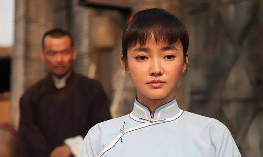 丫环给公子洗脚,公子看到她的脚:嫁我,后两人生一子成大总统_袁保中