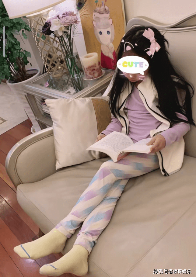 伊能静晒7岁女儿近照,米粒身高优越像爸爸,梨涡浅笑越来越漂亮_宝贝