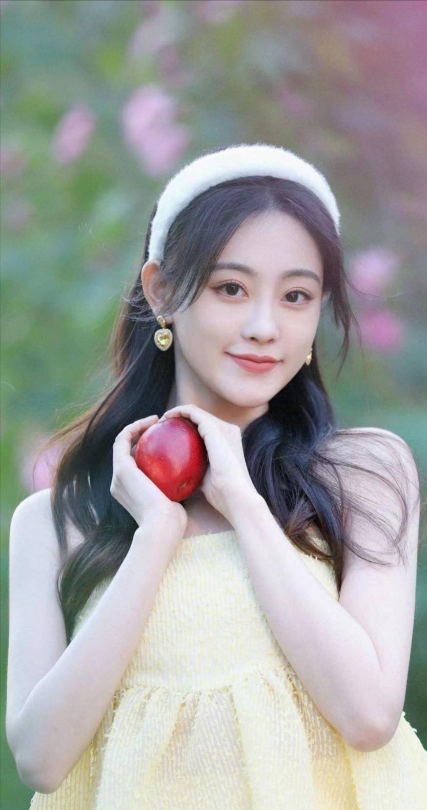 祝绪丹不愧是杨幂力捧的小花!