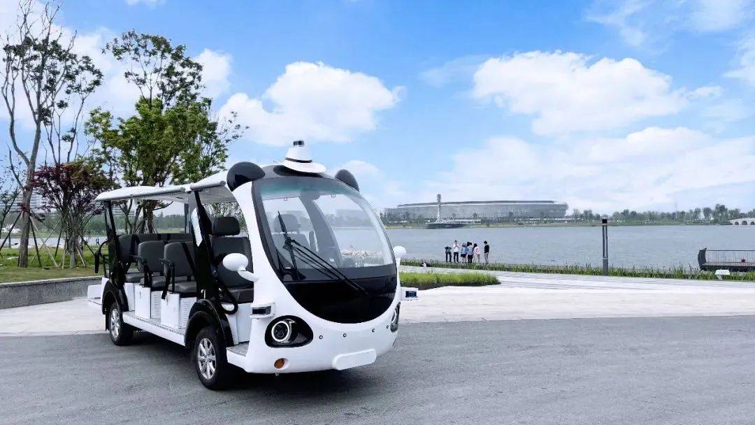 成都经开区(龙泉驿区)智能网联汽车规模化示范运营启动