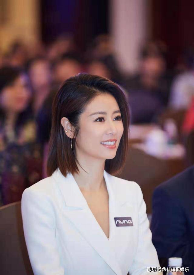 2013年,林心如在拍摄《地下铁》10年后突然与男主霍建华闪电结婚并