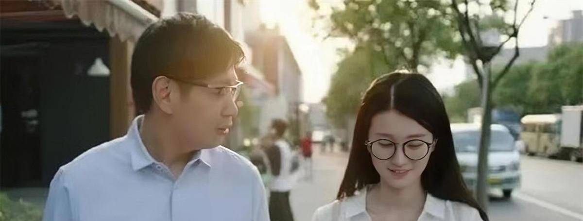 "戏精导演"王永泉:与初恋妻子双向奔赴39年,带着儿子一起拍戏_孙小