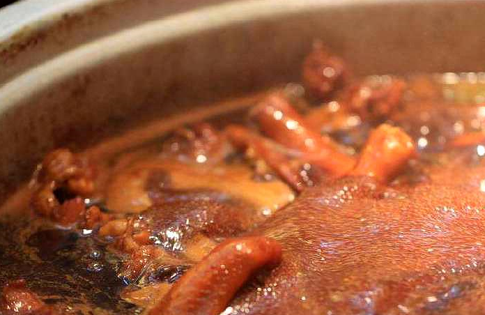 20年大厨告诉我：卤食别再花钱买了，只需加入它，走遍天下无敌手(图1)