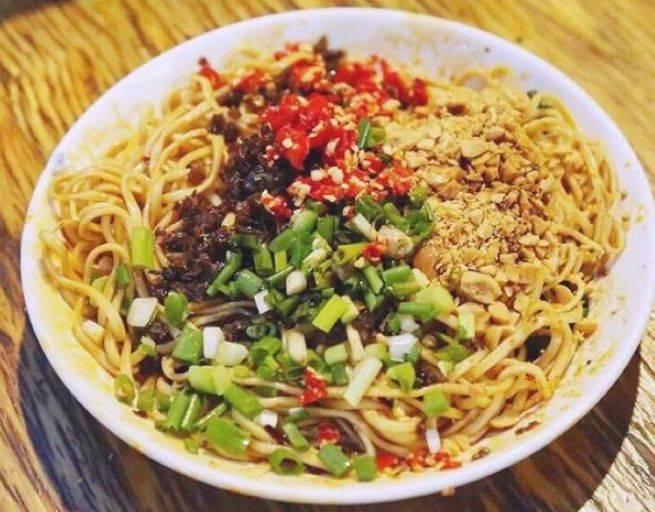 宜宾燃面:一道能点燃你味蕾的神秘面食_美食_口感_辣椒油