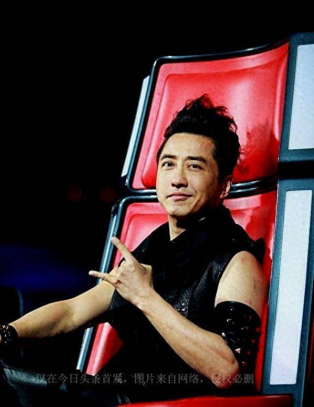 61岁庾澄庆二婚娇妻近况打扮年轻似少女,出门有强壮保镖护送!