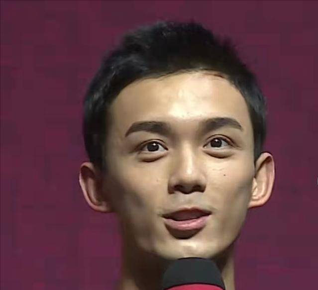 吴京带千玺,胡歌带吴磊,王宝强带刘昊然,拼苦逗,三人各占其一_易烊
