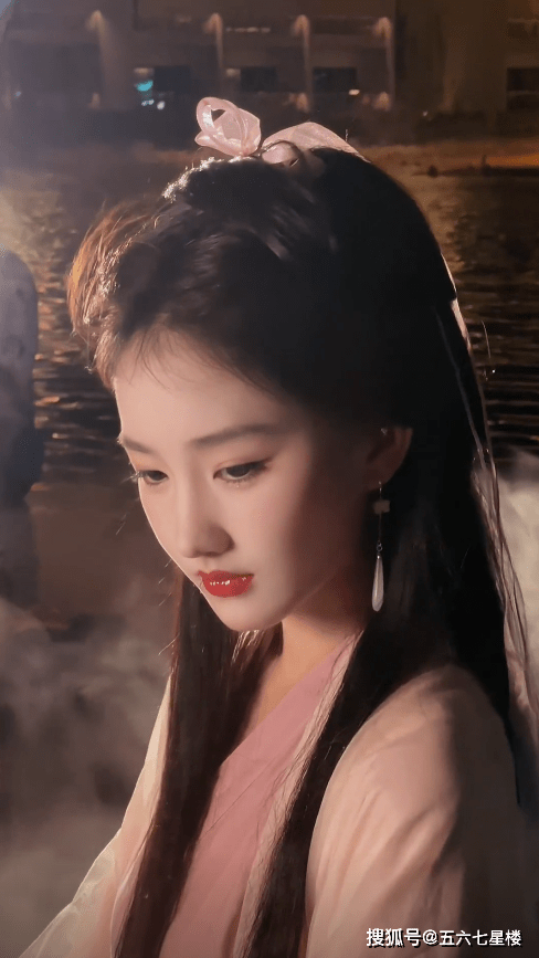 在黄玉瑶的抖音主页,我们可以看到她发布的作品种类