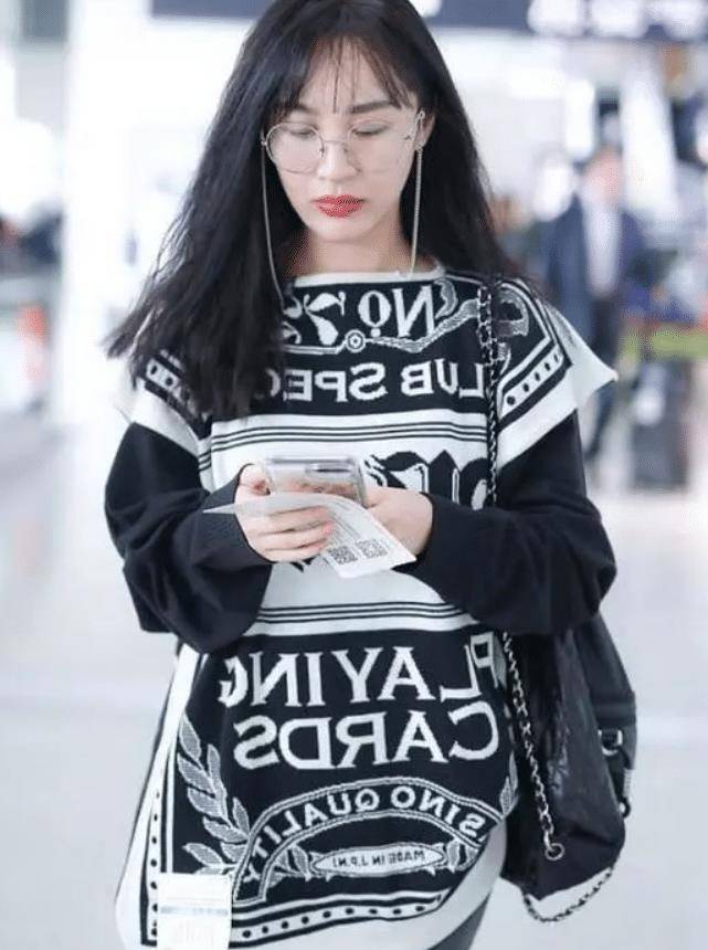 不过对于李菲儿来说,她从事件一开始就没有做出过任何回应,但是不退赛