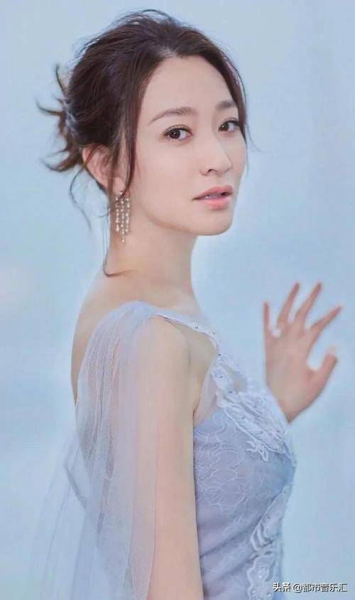 知名演员【李小冉】的经纪人_剧中_同年_情感