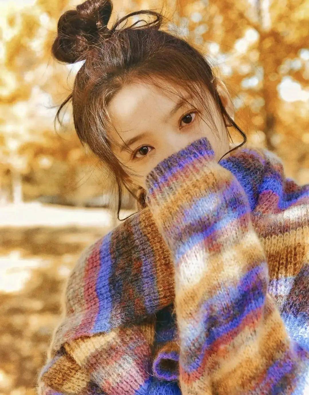 网友晒章若楠5年前的旧照,眉毛鼻子变化大,如今越来越秀气_照片_美