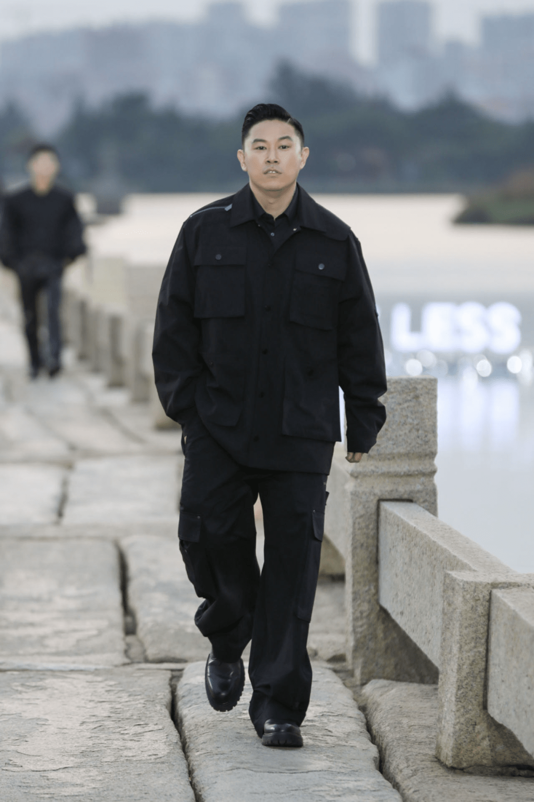 欧阳靖登利郎less is more安平桥「青年知行」年度大秀,展现时尚新风