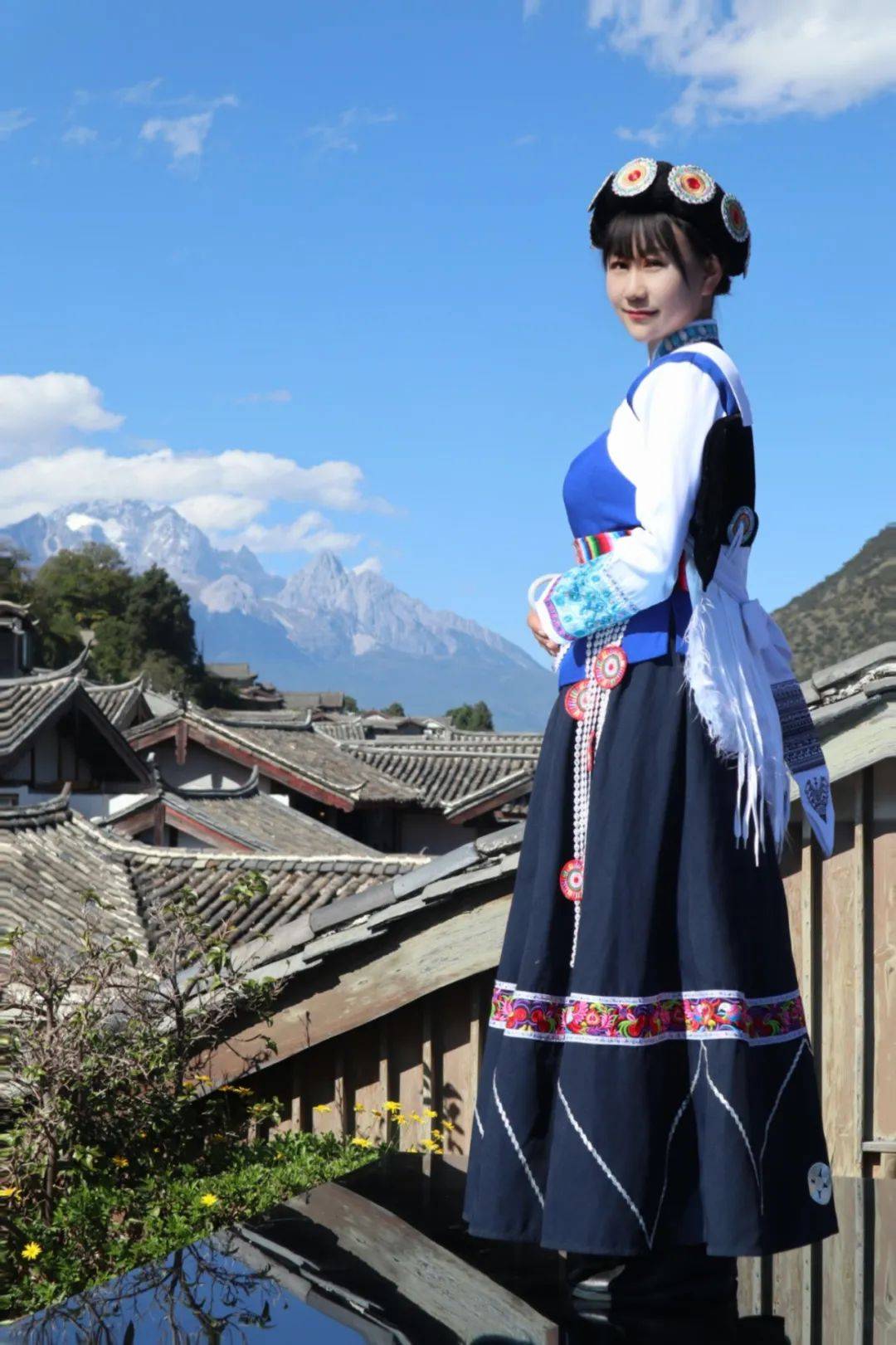 这个纳西姑娘,一双巧手,一双明眸,将平凡生活过出诗意_房务_晓勤_被子