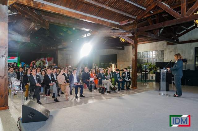 上海市经济和信息化委员会副主任阮力,意大利驻沪总领事馆总领事