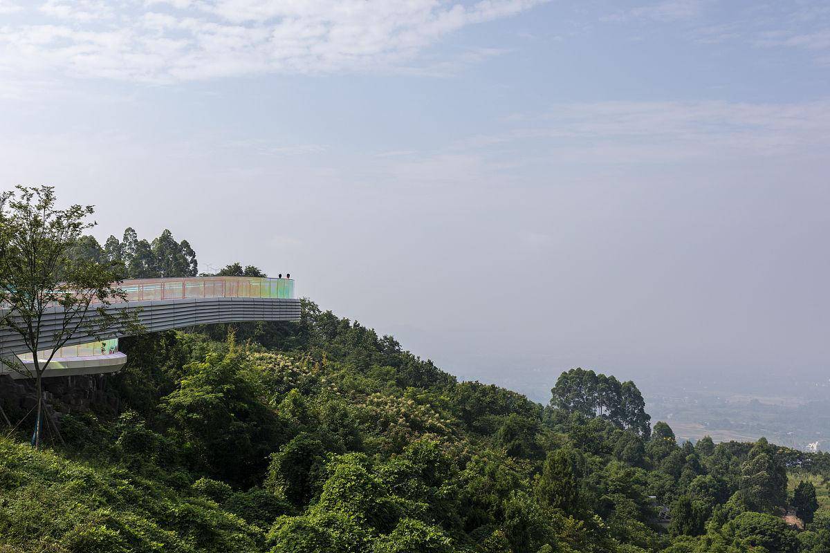 白鹿狮峰观景台图片